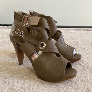 BRAND NEW QUPID FALL HEELS